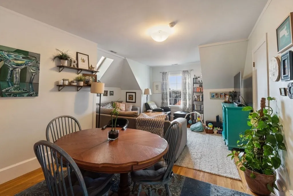 3 bed, 2 bath apartment for rent at 10 West Bellevue Ave Unit B, Avon Hill — photo 6 of 18