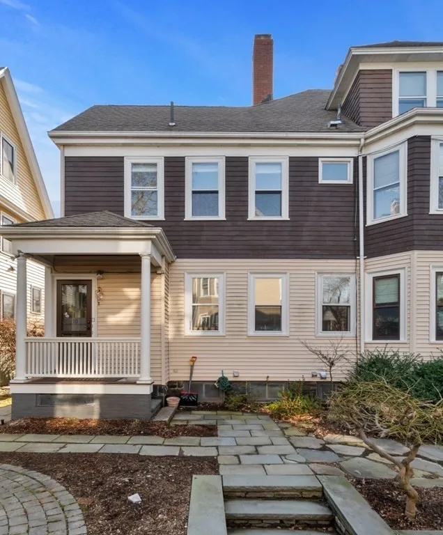 3 bed, 2 bath apartment for rent at 10 West Bellevue Ave Unit B, Avon Hill — photo 1 of 18