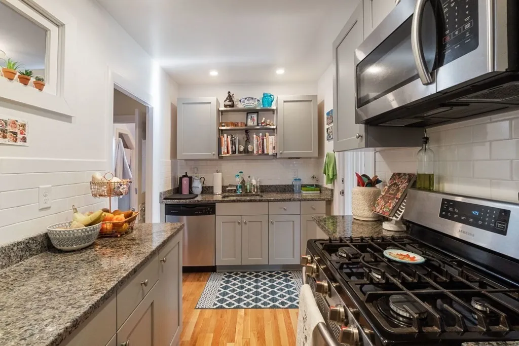 3 bed, 2 bath apartment for rent at 10 West Bellevue Ave Unit B, Avon Hill — photo 4 of 18