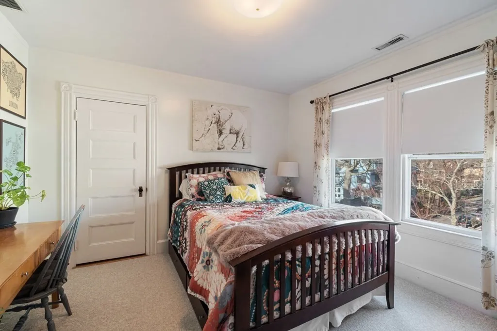 3 bed, 2 bath apartment for rent at 10 West Bellevue Ave Unit B, Avon Hill — photo 8 of 18