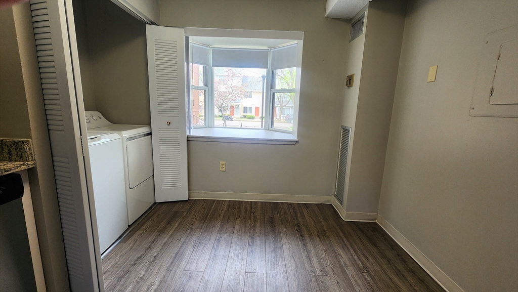 2 bed, 1 bath apartment for rent at 10 West St Unit 10, Hyde Park — photo 3 of 11