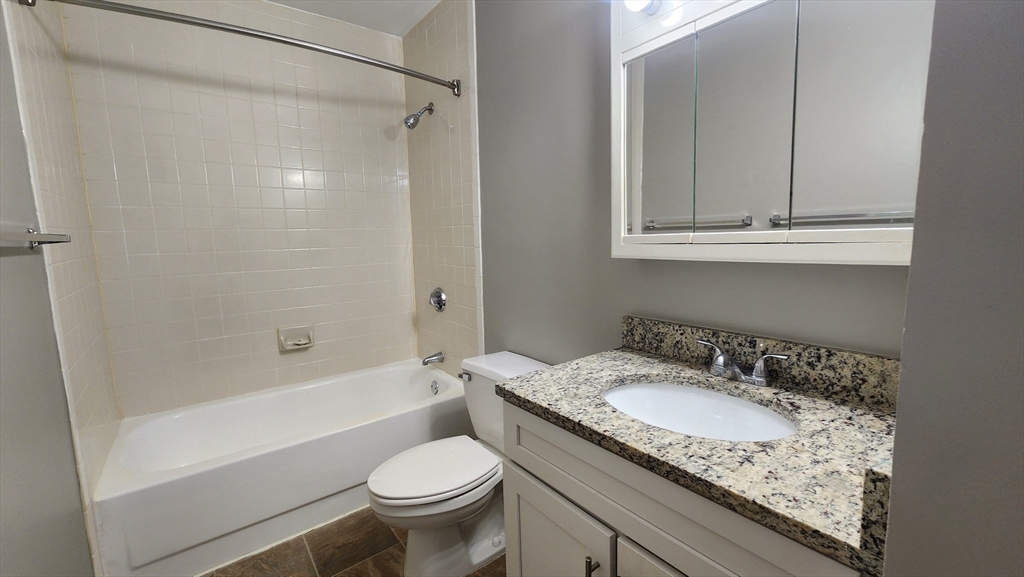 2 bed, 1 bath apartment for rent at 10 West St Unit 10, Hyde Park — photo 8 of 11