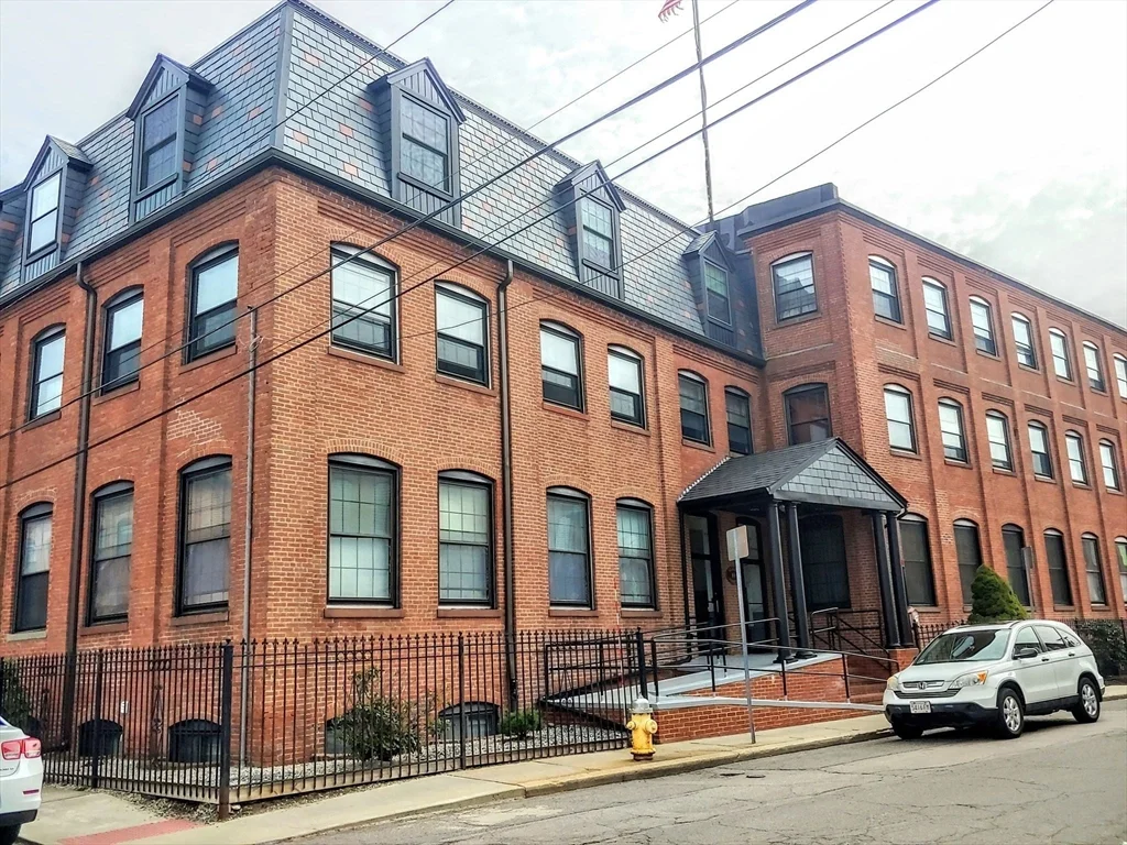 2 bed, 2 bath apartment for rent at 10 Weston Ave Unit 114, Wollaston — photo 2 of 27