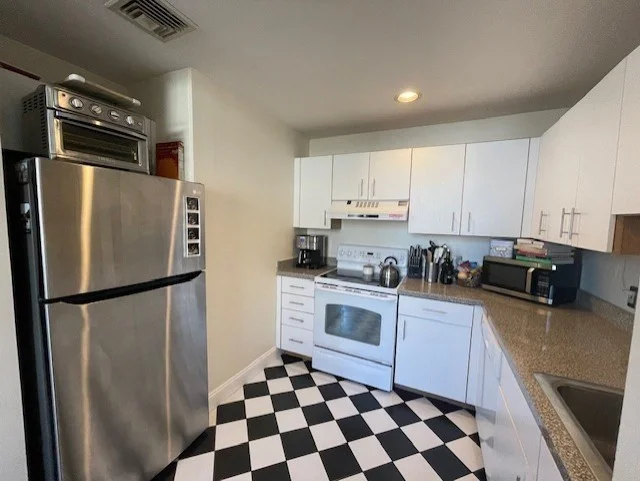 1 bed, 1 bath apartment for rent at 10 Weston Ave Unit 203, Wollaston — photo 5 of 18