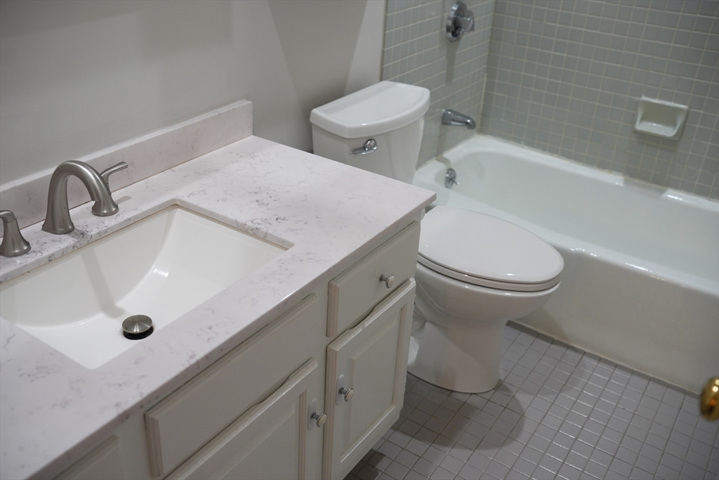 2 bed, 1 bath apartment for rent at 10 Weston Ave Unit 220, Quincy — photo 15 of 24