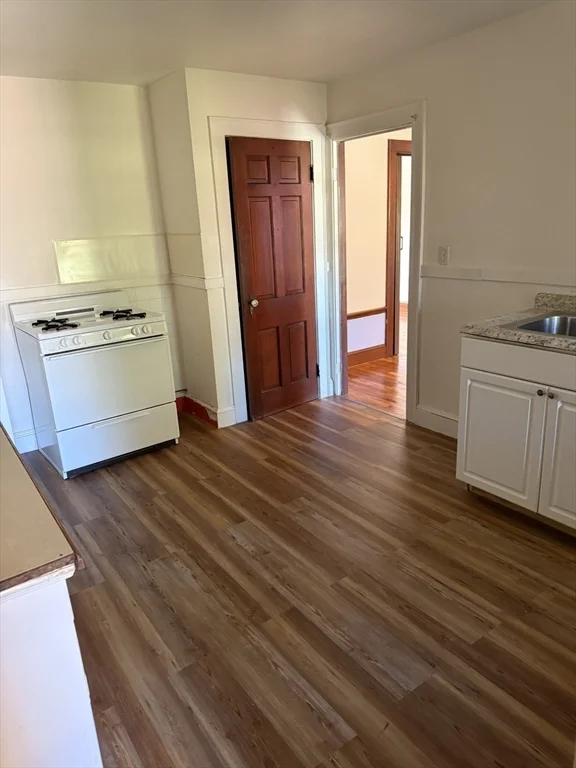 2 bed, 1 bath apartment for rent at 10 Weston Ct Unit 2, Braintree — photo 6 of 10