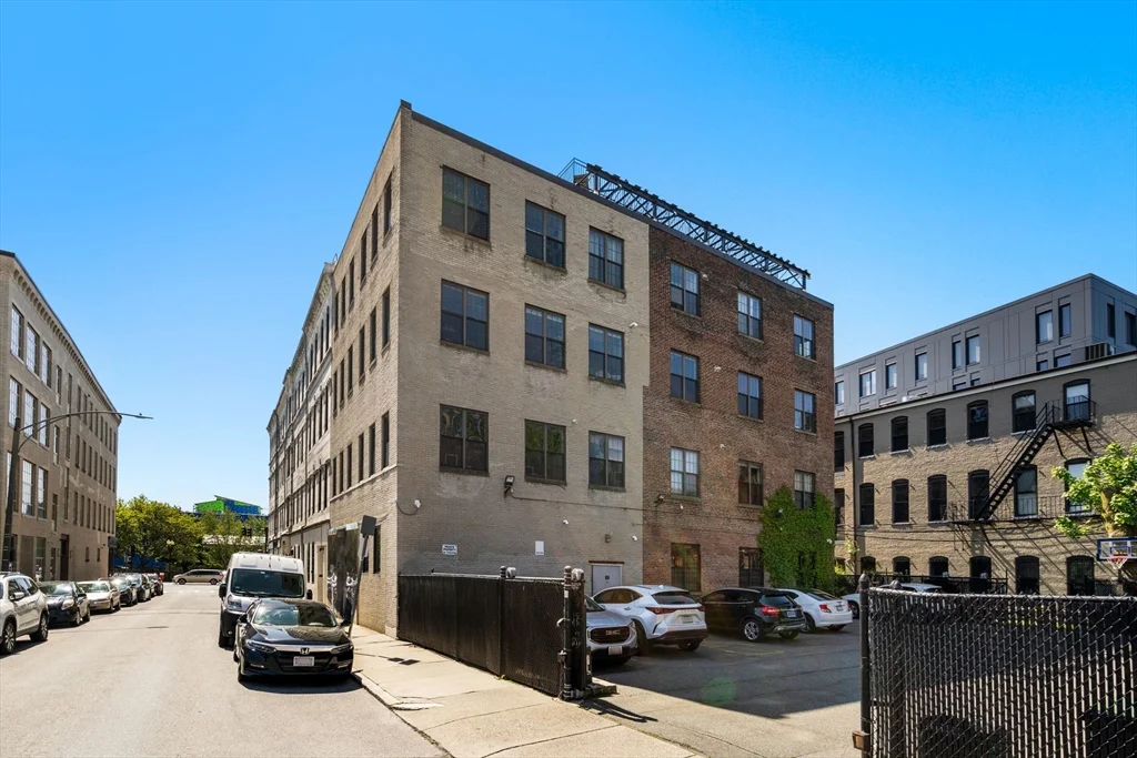3 bed, 1 bath apartment for rent at 10 Williams St Unit 23, Roxbury — photo 3 of 12