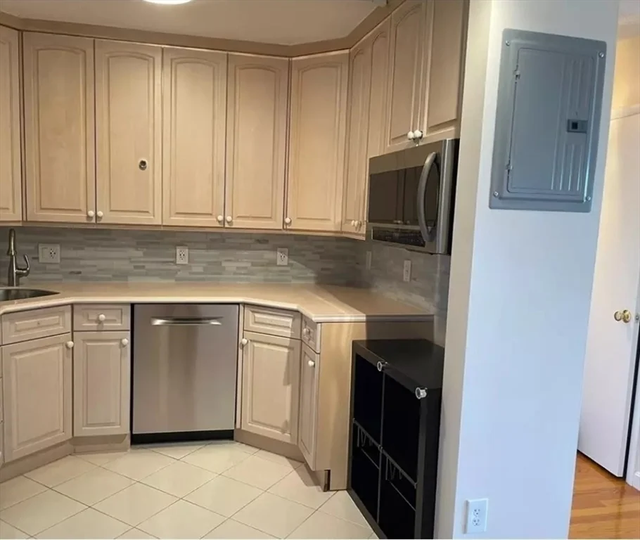 2 bed, 1 bath apartment for rent at 10 Williams St Unit 75, Newton Corner — photo 2 of 17