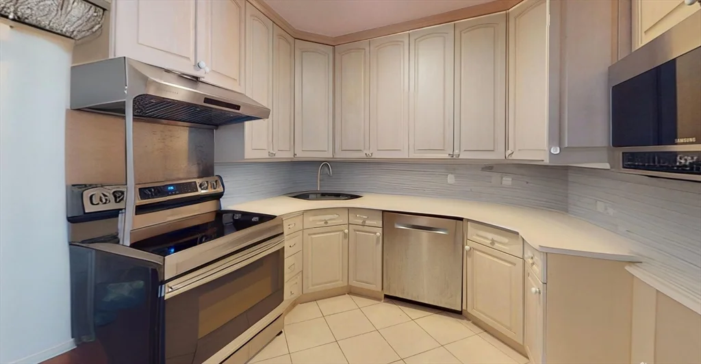2 bed, 1 bath apartment for rent at 10 Williams Unit 75, Newton Corner