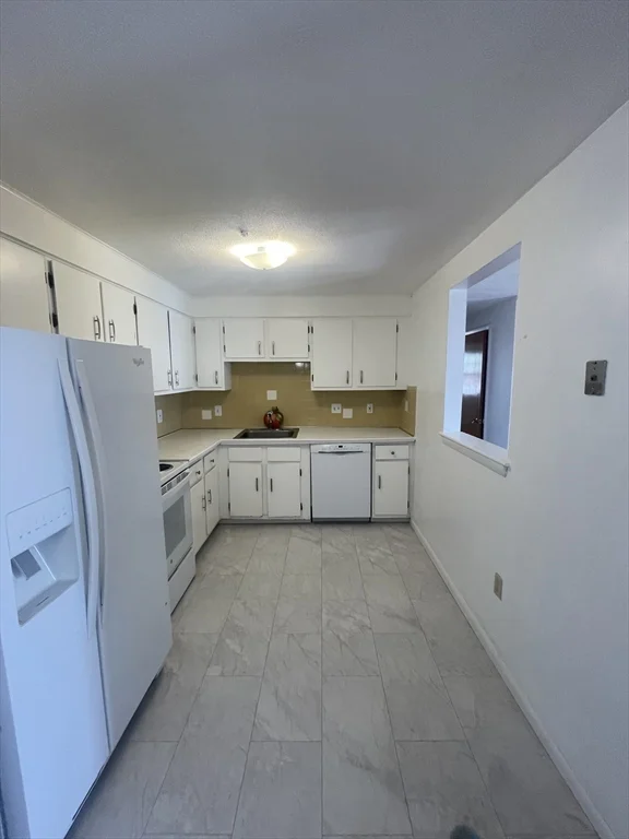 2 bed, 1 bath apartment for rent at 10 Williamsburg Ct Unit 22, Shrewsbury — photo 9 of 17