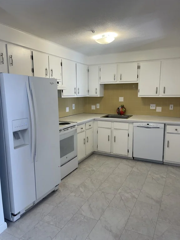 2 bed, 1 bath apartment for rent at 10 Williamsburg Ct Unit 22, Shrewsbury — photo 8 of 17