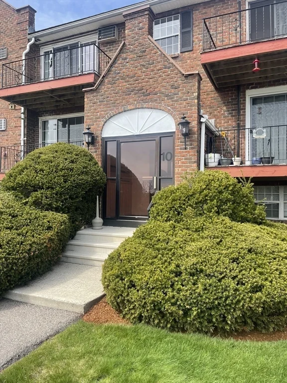 2 bed, 1 bath apartment for rent at 10 Williamsburg Ct Unit 22, Shrewsbury — photo 3 of 17