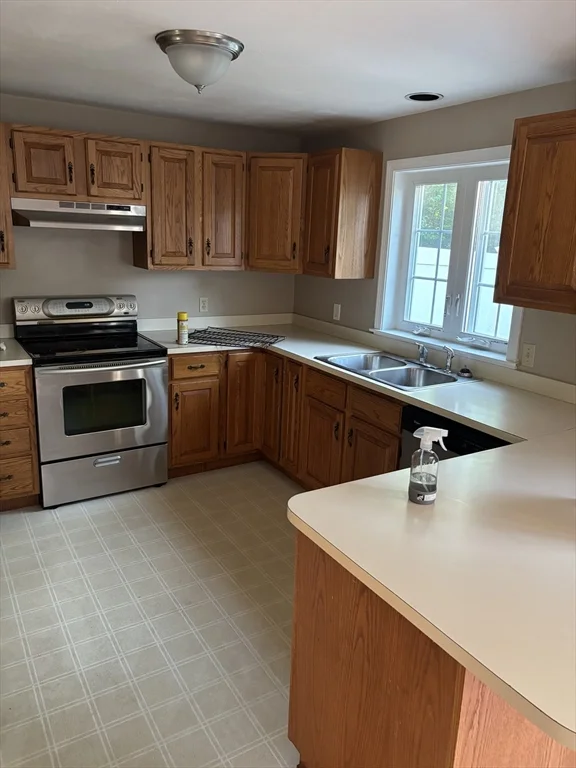 3 bed, 1 bath apartment for rent at 10 Wilson Dr Unit B, Westminster — photo 4 of 28