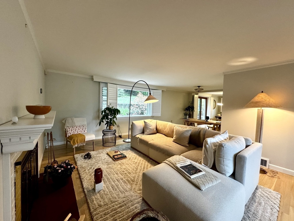 4 bed, 3 bath apartment for rent at 10 Winch Way, Natick — photo 8 of 26