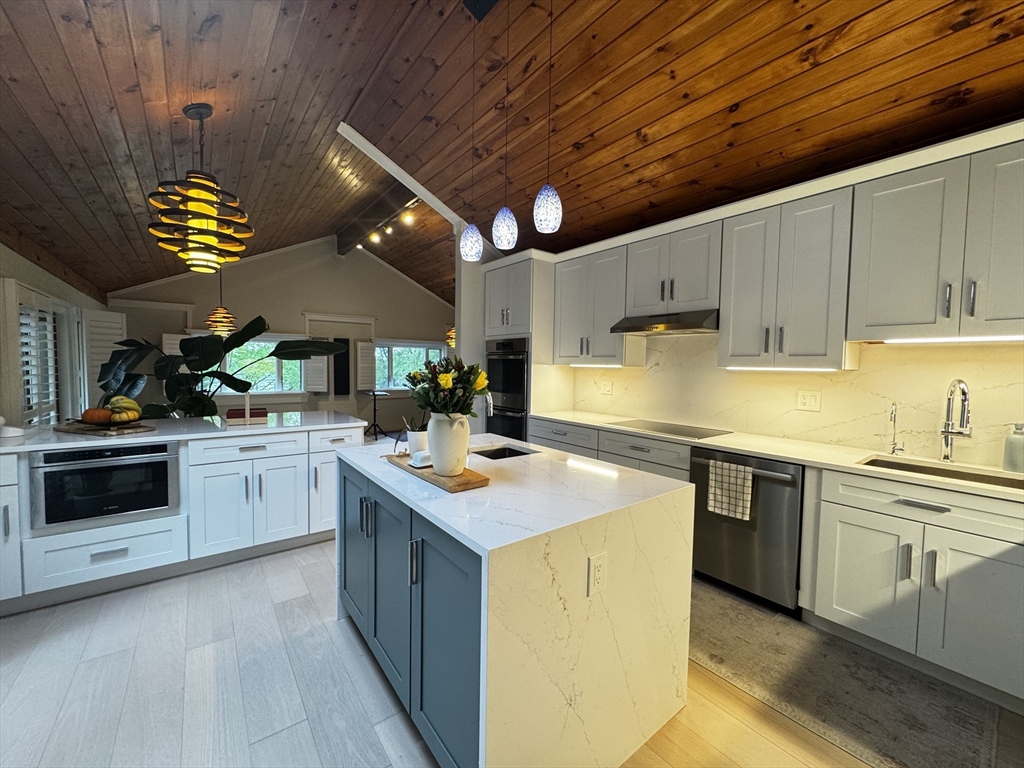 4 bed, 3 bath apartment for rent at 10 Winch Way, Natick — photo 3 of 26