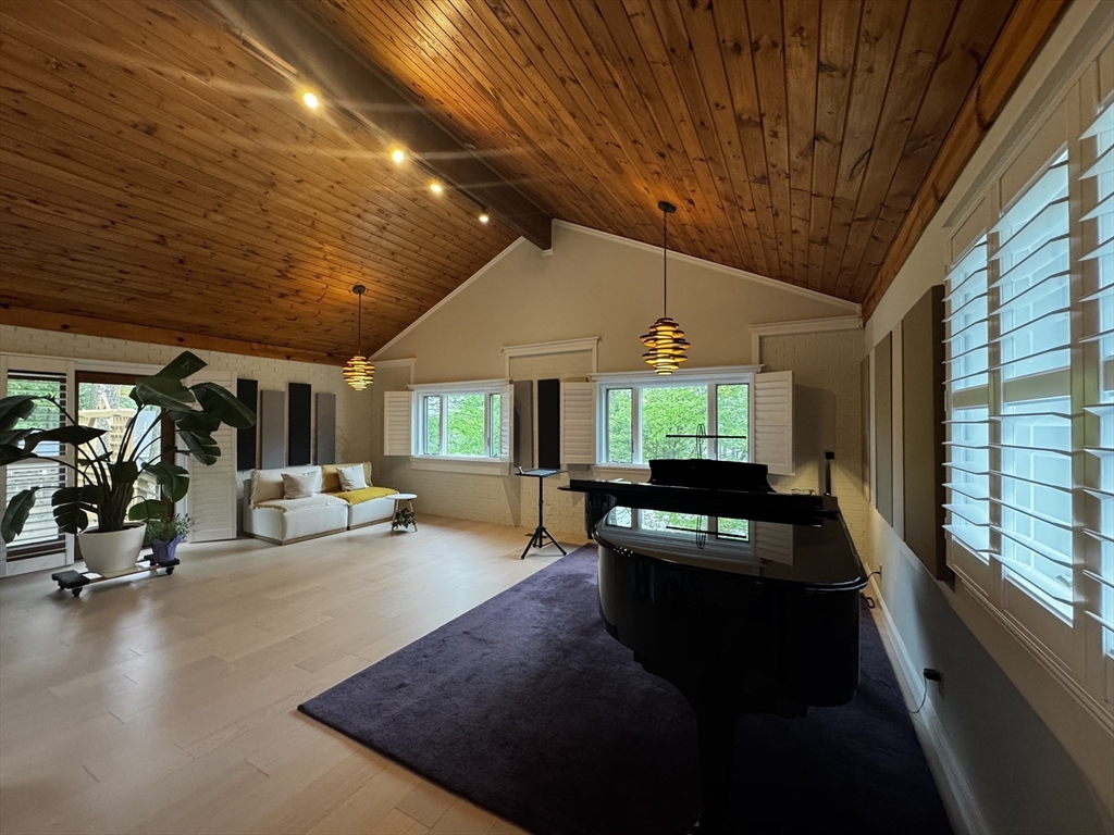 4 bed, 3 bath apartment for rent at 10 Winch Way, Natick — photo 5 of 26