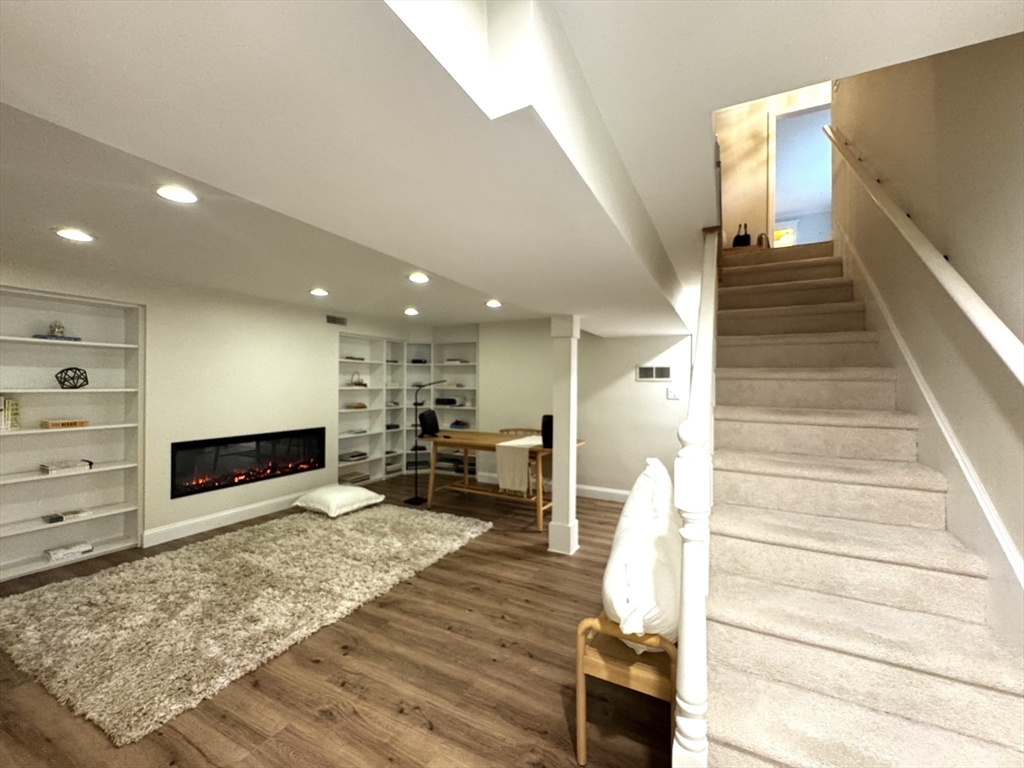 4 bed, 3 bath apartment for rent at 10 Winch Way, Natick — photo 19 of 26