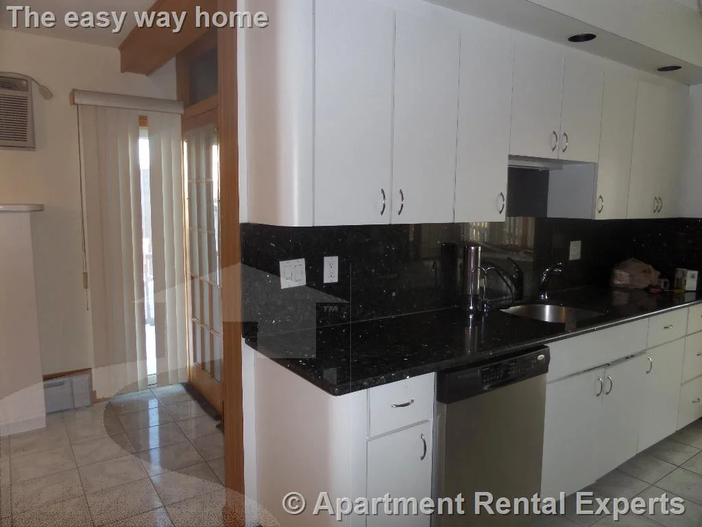2 bed, 1 bath apartment for rent at 10 Windsor Rd Unit 2, Tufts — photo 11 of 16