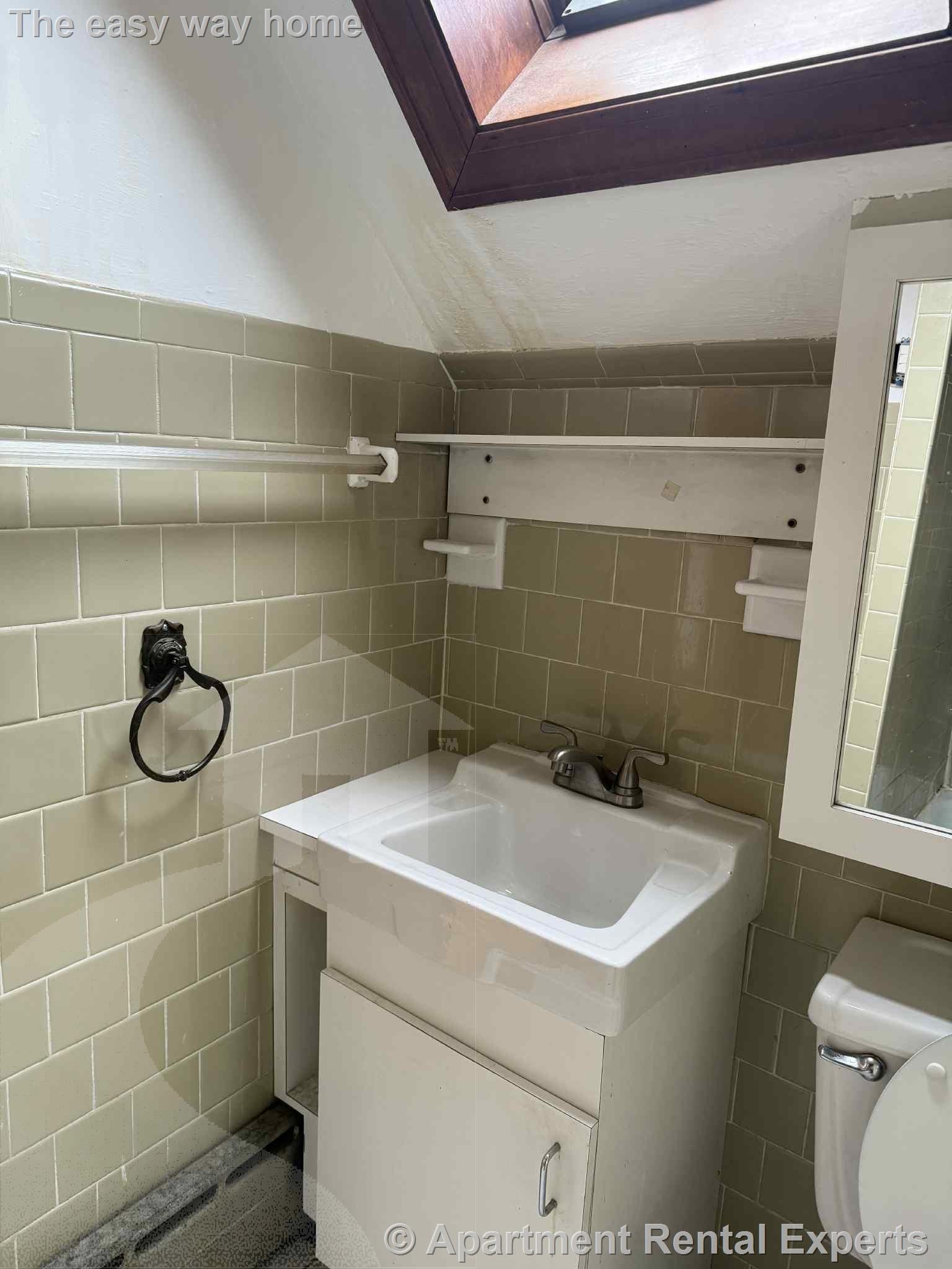 2 bed, 1 bath apartment for rent at 10 Windsor Rd Unit 3, Tufts — photo 8 of 19