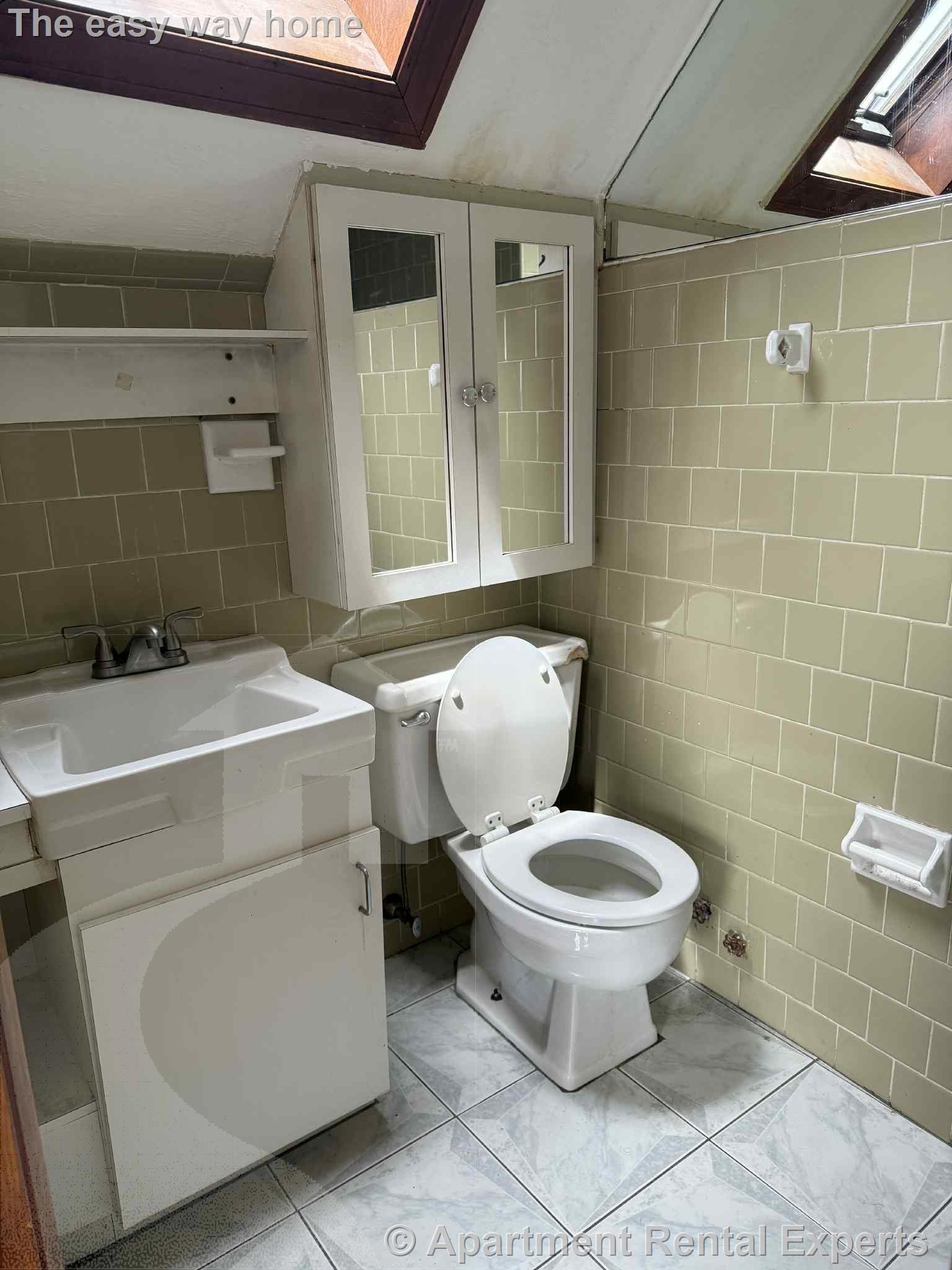 2 bed, 1 bath apartment for rent at 10 Windsor Rd Unit 3, Tufts — photo 12 of 19