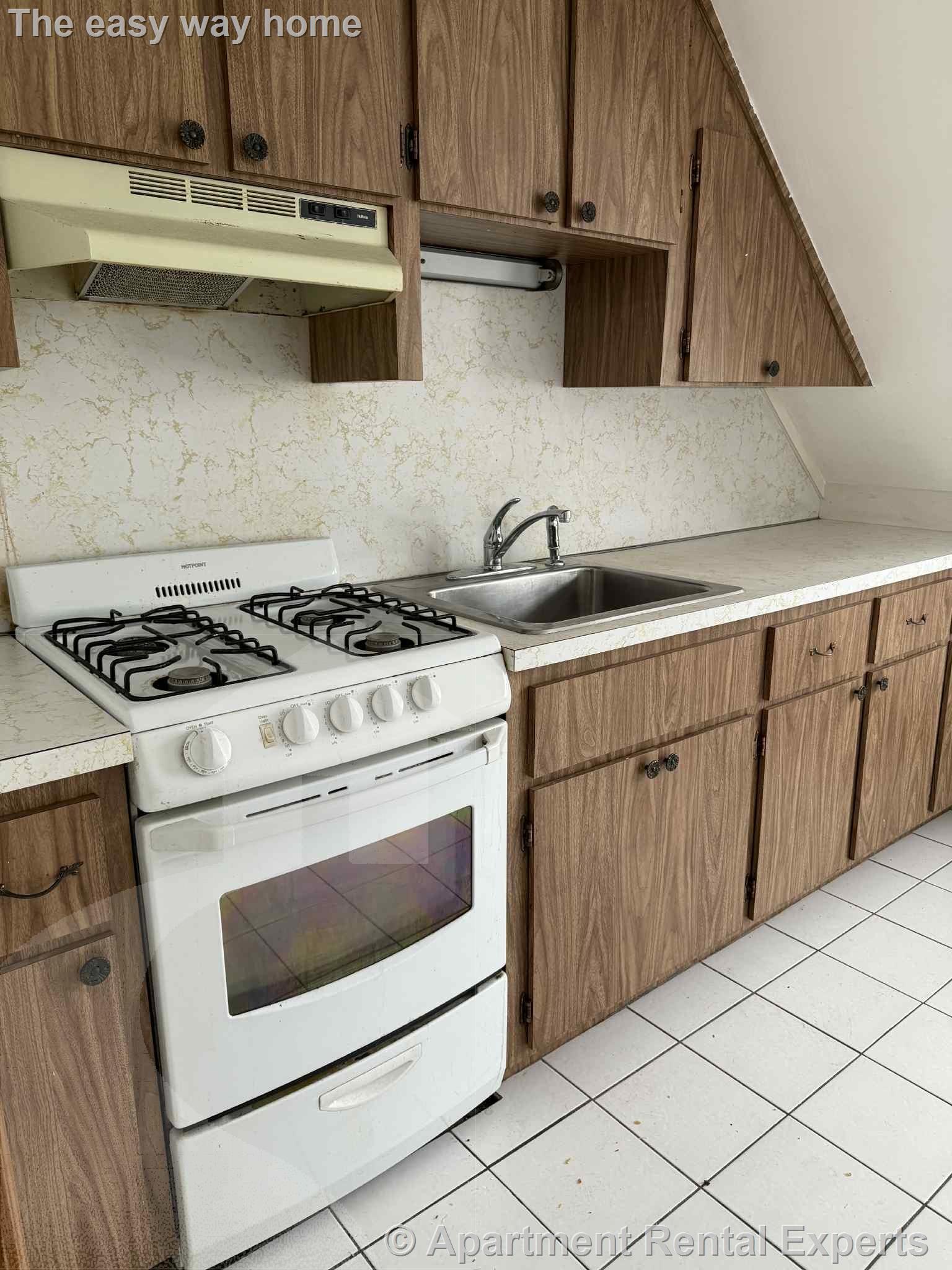 2 bed, 1 bath apartment for rent at 10 Windsor Rd Unit 3, Tufts
