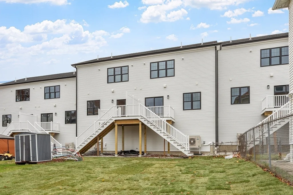 3 bed, 2 bath apartment for rent at 10 Windsor St Unit 3, Worcester — photo 31 of 35