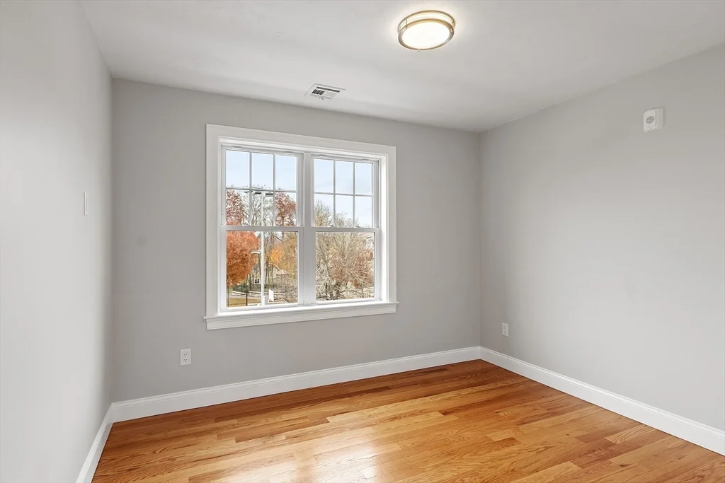 3 bed, 2 bath apartment for rent at 10 Windsor St Unit 3, Worcester — photo 25 of 35