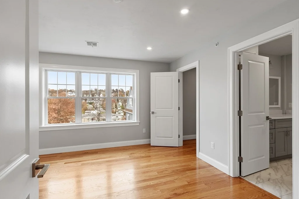 3 bed, 2 bath apartment for rent at 10 Windsor St Unit 3, Worcester — photo 16 of 35