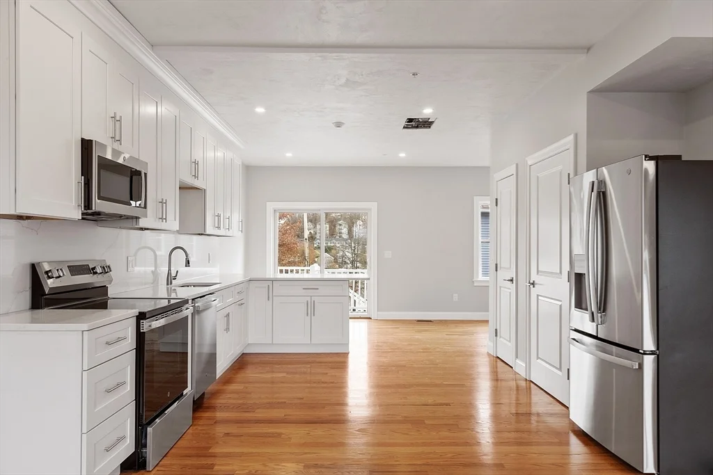 3 bed, 2 bath apartment for rent at 10 Windsor St Unit 3, Worcester — photo 10 of 35