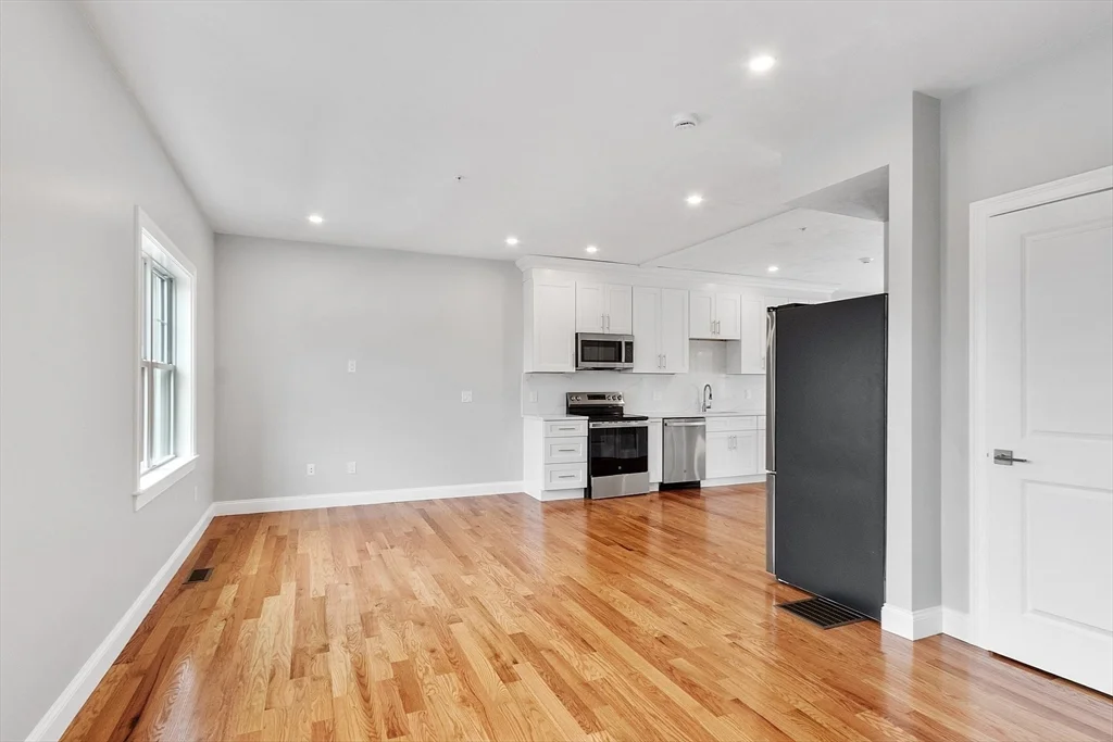3 bed, 2 bath apartment for rent at 10 Windsor St Unit 3, Worcester — photo 14 of 35