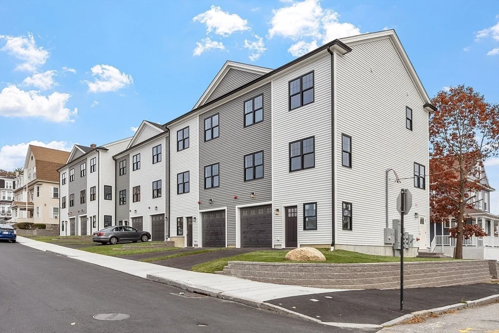 3 bed, 2 bath apartment for rent at 10 Windsor St Unit 3, Worcester