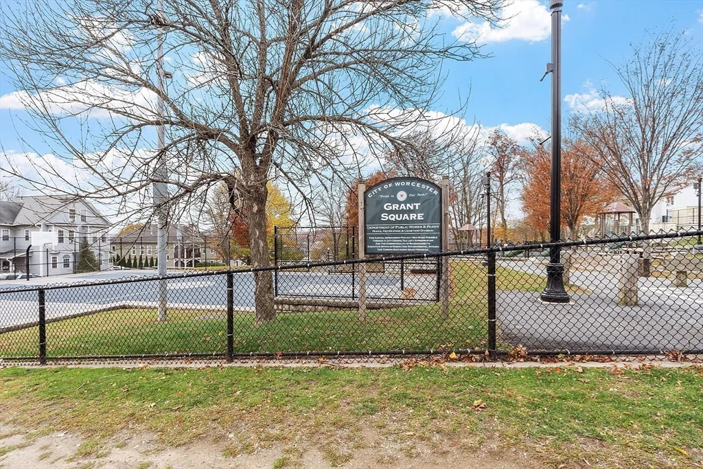 3 bed, 2 bath apartment for rent at 10 Windsor St Unit 3, Worcester — photo 34 of 35