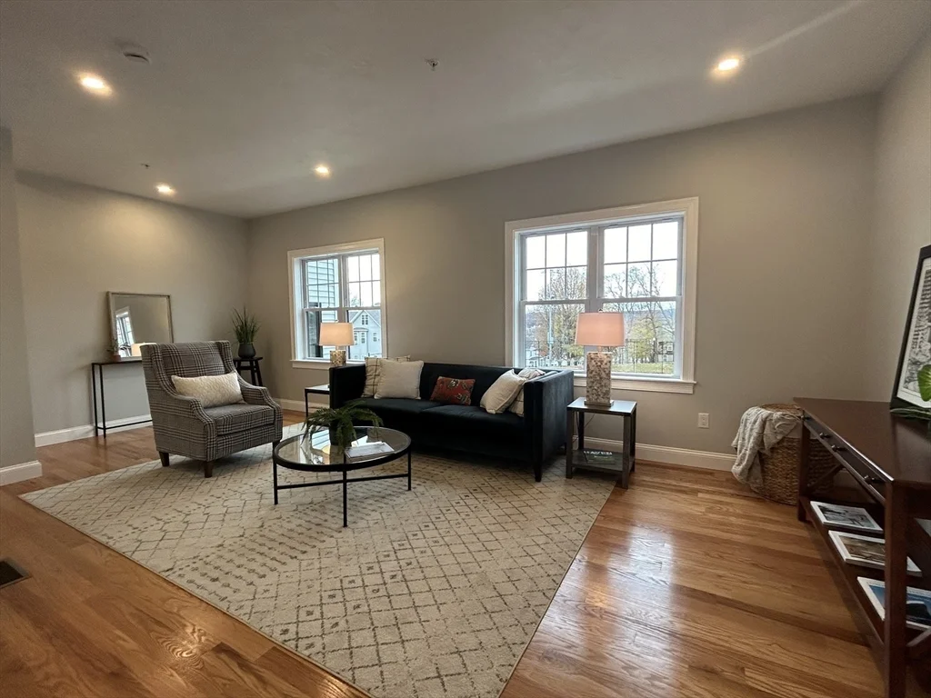 3 bed, 2 bath apartment for rent at 10 Windsor St Unit 3, Worcester — photo 6 of 35