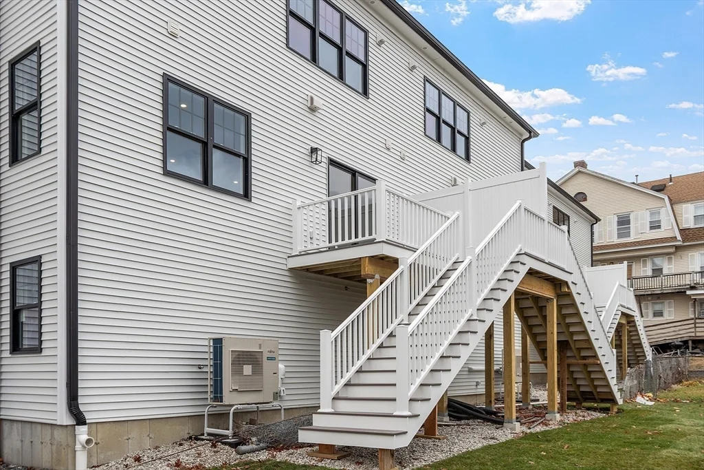 3 bed, 2 bath apartment for rent at 10 Windsor St Unit 3, Worcester — photo 32 of 35