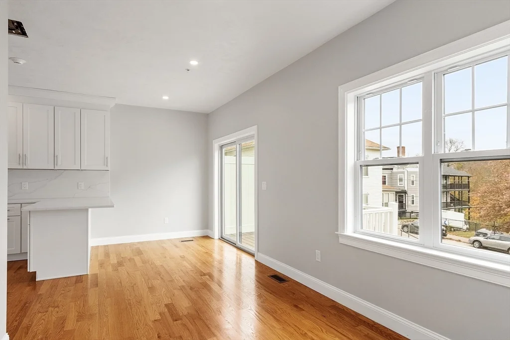 3 bed, 2 bath apartment for rent at 10 Windsor St Unit 3, Worcester — photo 12 of 35