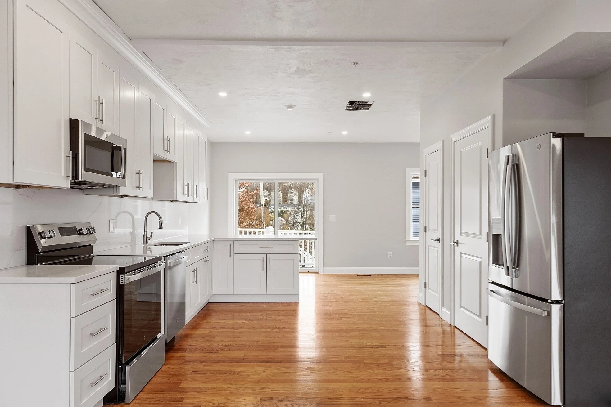 3 bed, 2 bath apartment for rent at 10 Windsor St Unit E, Worcester — photo 12 of 37