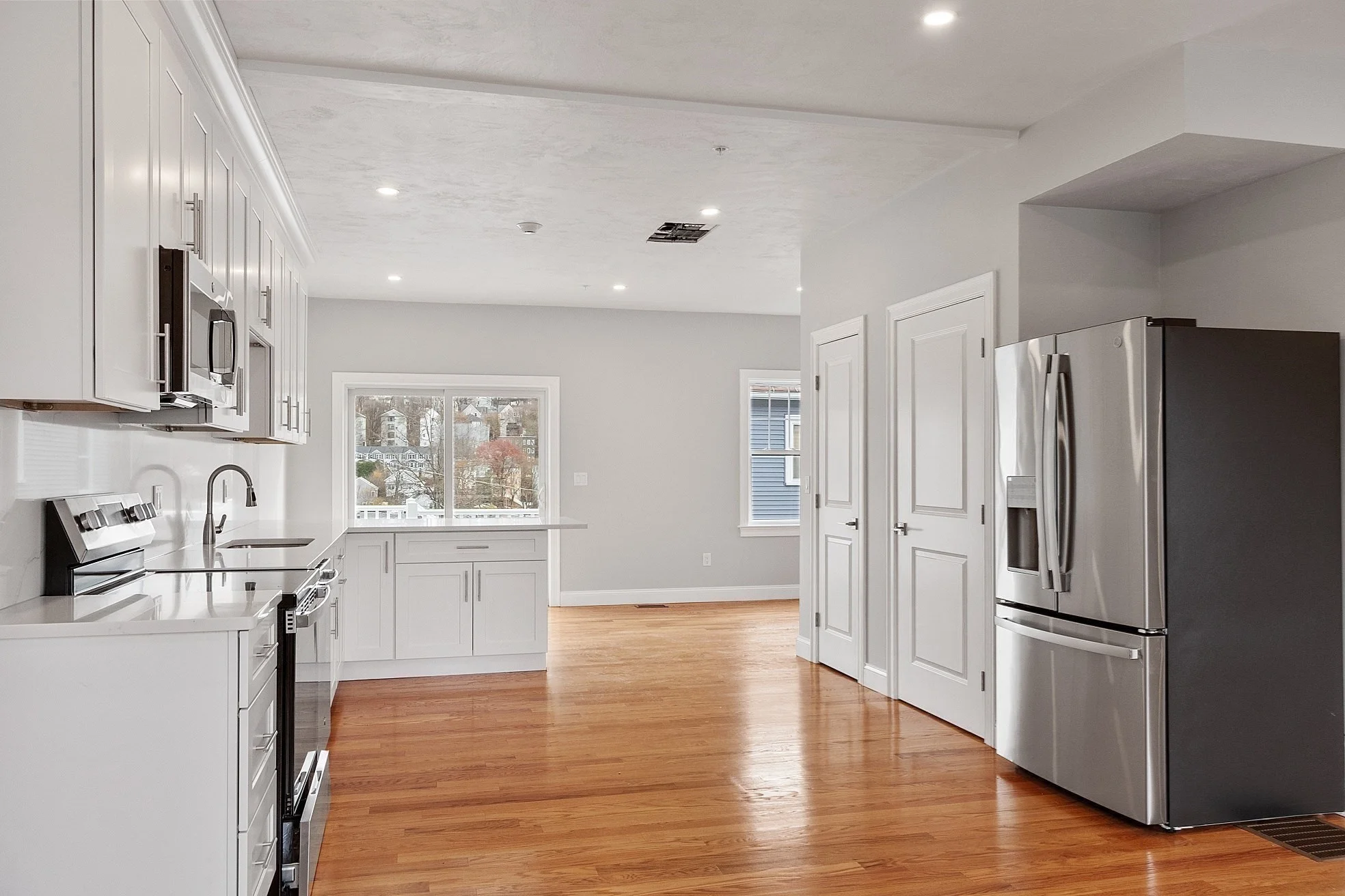 3 bed, 2 bath apartment for rent at 10 Windsor St Unit E, Worcester — photo 13 of 37