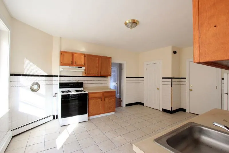 2 bed, 1 bath apartment for rent at 10 Winter St Unit 2, East Cambridge — photo 3 of 17