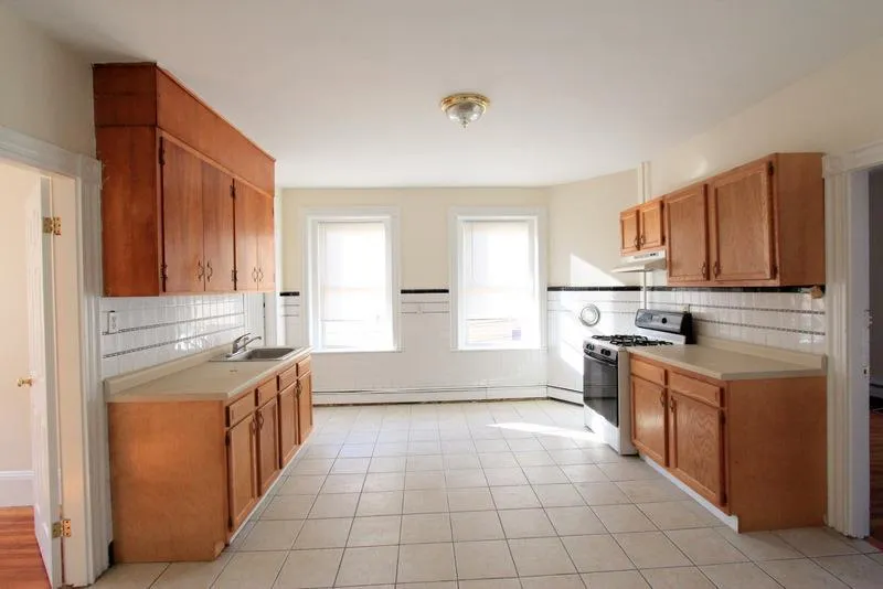 2 bed, 1 bath apartment for rent at 10 Winter St Unit 2, East Cambridge — photo 1 of 17