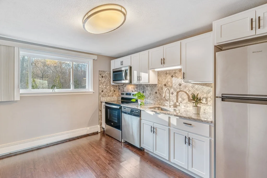 2 bed, 1 bath apartment for rent at 10 Woodcrest Unit 4, Weymouth — photo 6 of 33