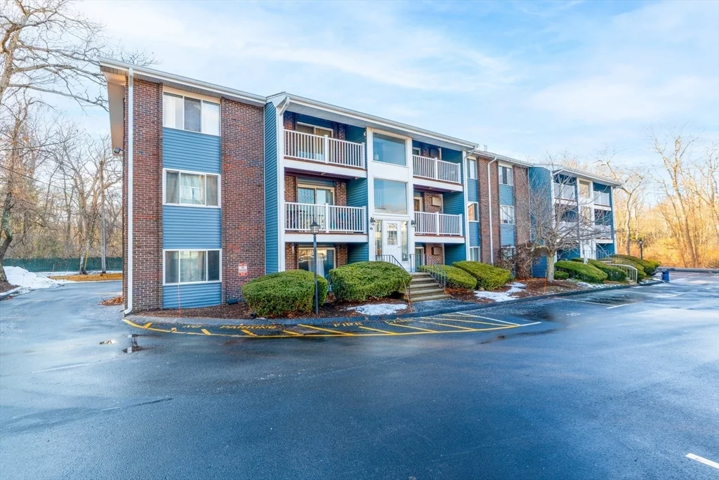 2 bed, 1 bath apartment for rent at 10 Woodcrest Unit 4, Weymouth — photo 29 of 33