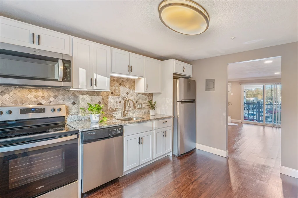 2 bed, 1 bath apartment for rent at 10 Woodcrest Unit 4, Weymouth — photo 5 of 33