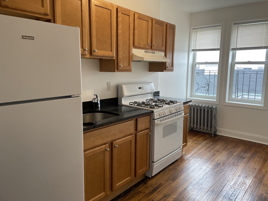 1 bed, 1 bath apartment for rent at 10 Yeamans St Unit 2, Revere — photo 1 of 4