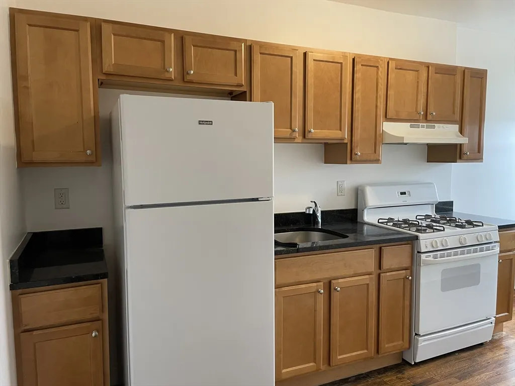 1 bed, 1 bath apartment for rent at 10 Yeamans St Unit 17a, Revere — photo 2 of 6