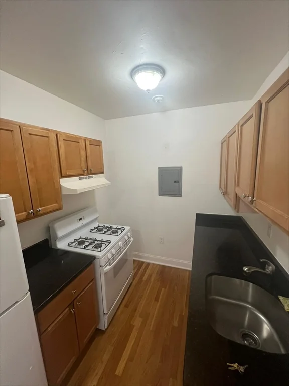 Studio bed, 1 bath apartment for rent at 10 Yeamans St Unit 19, Revere — photo 3 of 9