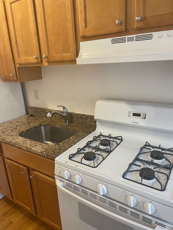 Studio bed, 1 bath apartment for rent at 10 Yeamans St Unit 22, Revere — photo 2 of 8
