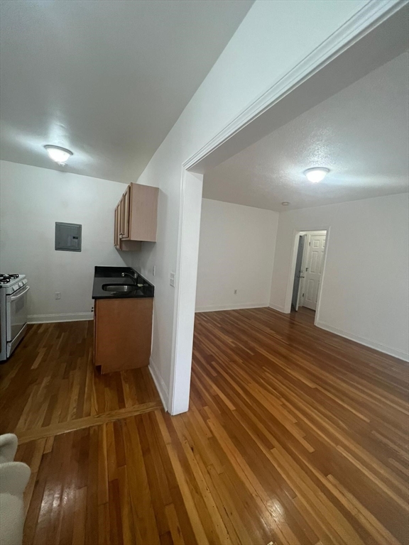 Studio bed, 1 bath apartment for rent at 10 Yeamans St Unit 22, Revere — photo 5 of 8