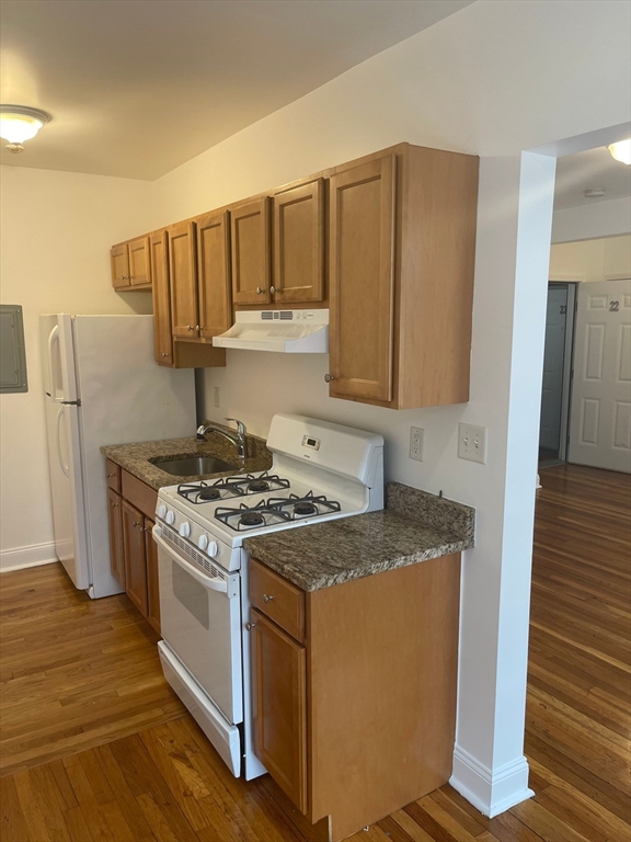 Studio bed, 1 bath apartment for rent at 10 Yeamans St Unit 22, Revere — photo 1 of 8