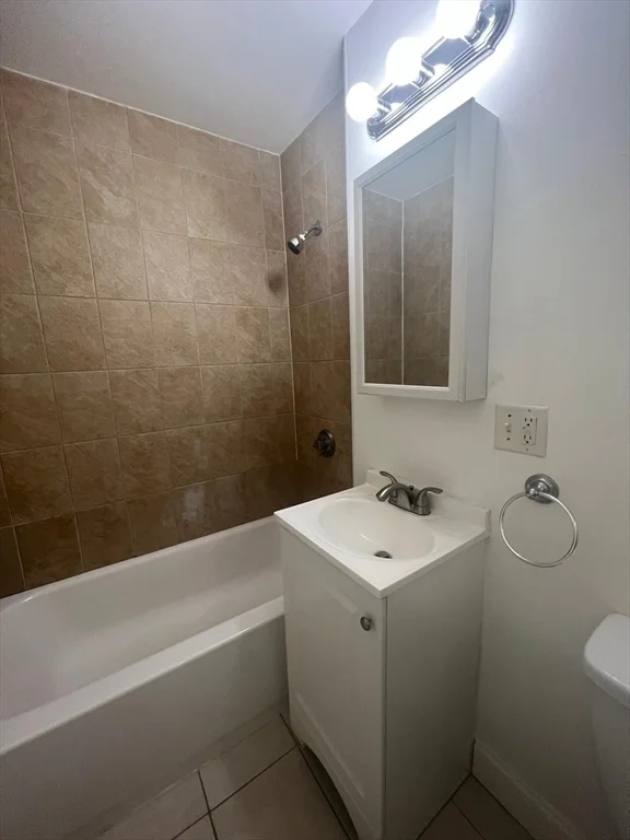 Studio bed, 1 bath apartment for rent at 10 Yeamans St Unit 5, Revere — photo 5 of 9