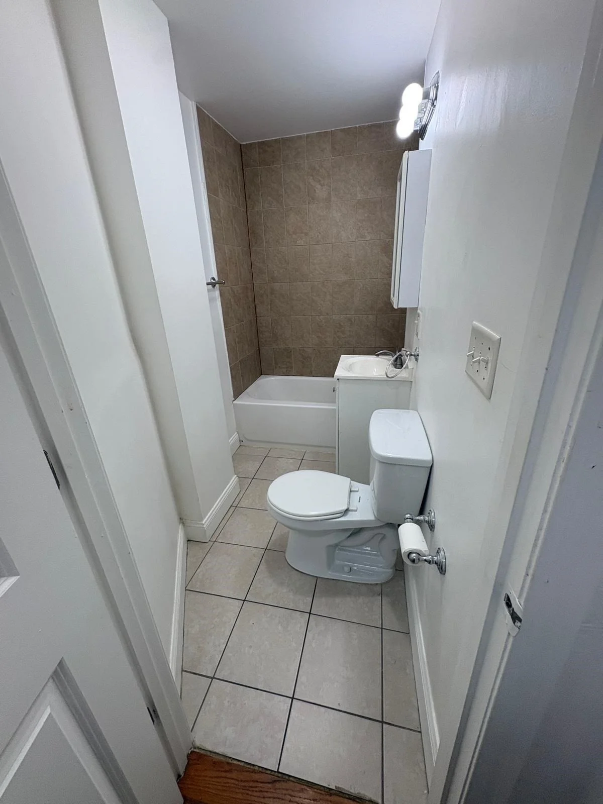 Studio bed, 1 bath apartment for rent at 10 Yeamans St Unit 8, Revere — photo 4 of 12